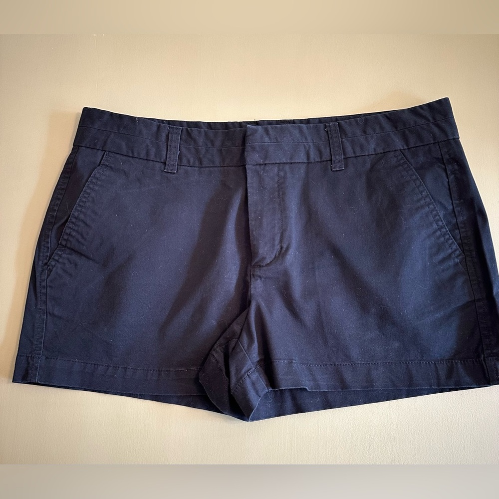 Khakis by GAP The 3 Inch Short. Size 8